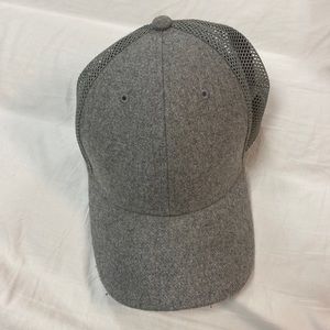 gray mesh hat